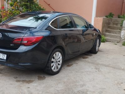 opel astra cosmos 2014 Tout options