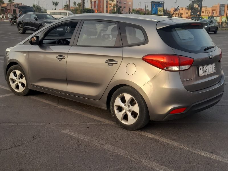 Kia carens