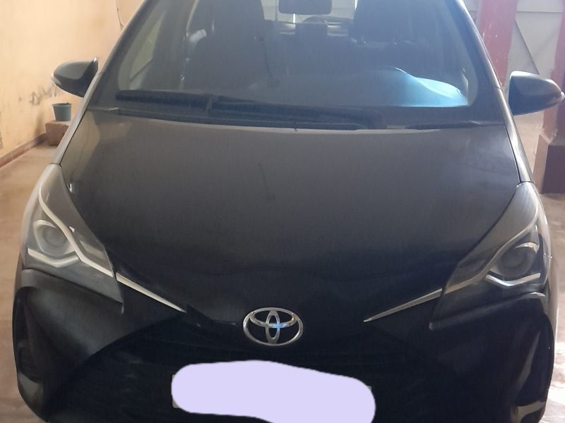 Toyota yaris essence à vendre