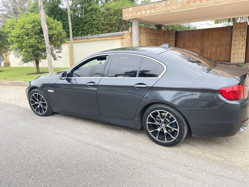 BMW SERIE 5 F10 8Ch 2012(Possibilité de Reprise)