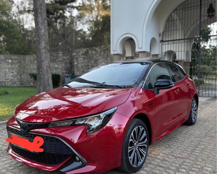 Toyota corolla s hybrid Model : 2021 Km:140000 Full option: jante 17 pouse et toit panoramic ouverent et distinactive+ 1er men jamis accident sbagha la maison fiha xi dribat parchoc Prix fix 17.5000dh Tele: 0725192874